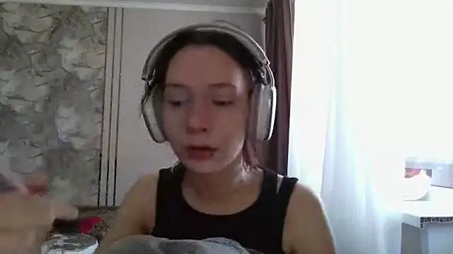 Snapshot of LxayBloom chatting on February 2026 07:18:01 AM LxayBloom online show from February 2026 07:18:01 AM