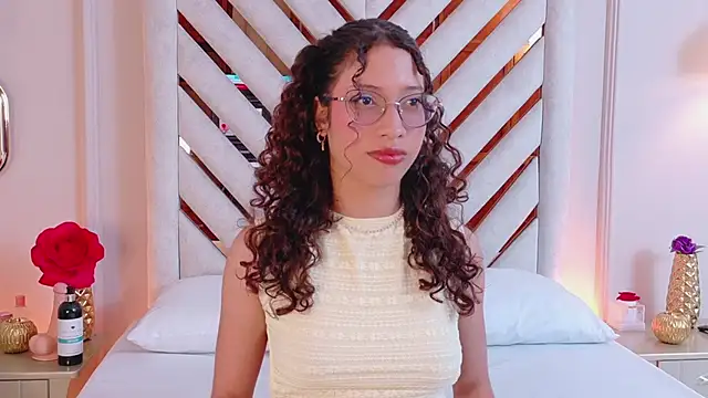 Snapshot of Suzie-Bingham chatting on January 2026 09:05:02 PM Suzie-Bingham online show from January 2026 09:05:02 PM