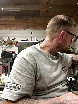 WIDBIGWHITECOCK online show from February 2026 04:33:01 AM