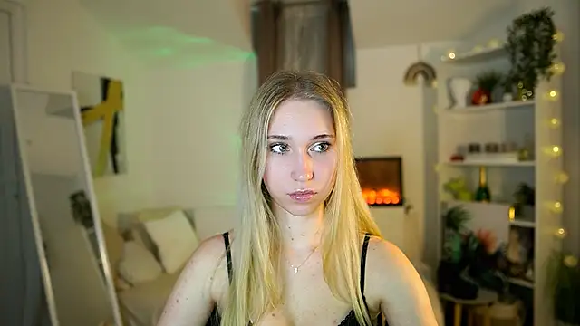 MilaBunny2000 online show from February 2026 02:37:01 PM