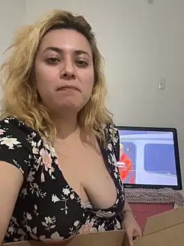 Snapshot of Lililuxx chatting on March 2026 02:15:01 AM Lililuxx online show from March 2026 02:15:01 AM
