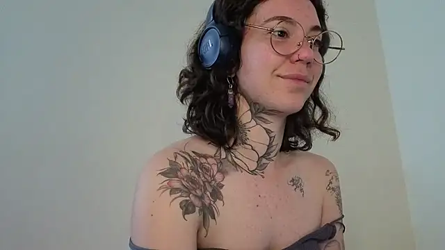 Snapshot of Dirty_Pink chatting on June 2026 08:02:01 AM Dirty Pink online show from June 2026 08:02:01 AM