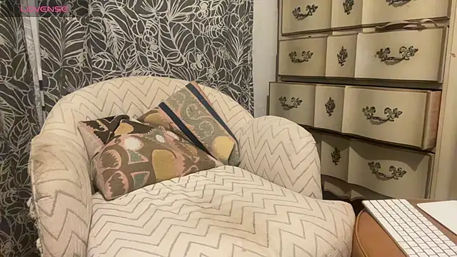 Snapshot of wolverinedream chatting on February 2026 08:35:02 AM wolverinedream online show from February 2026 08:35:02 AM