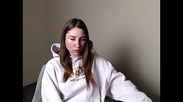 Snapshot of cammila_horn chatting on February 2026 06:11:02 AM cammila horn online show from February 2026 06:11:02 AM