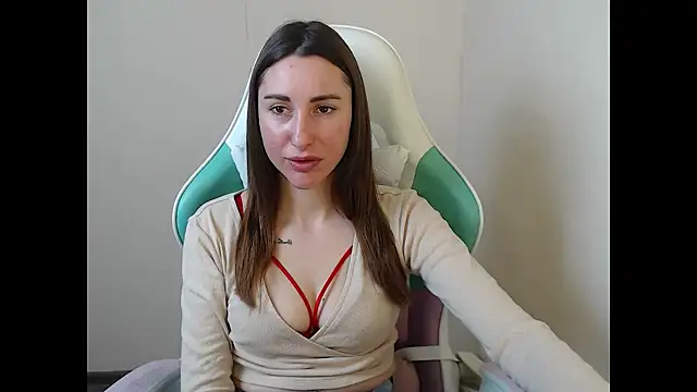 Snapshot of cammila_horn chatting on February 2026 06:23:01 AM cammila horn online show from February 2026 06:23:01 AM