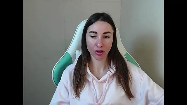 Snapshot of cammila_horn chatting on March 2026 07:01:02 AM cammila horn online show from March 2026 07:01:02 AM