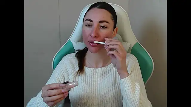 Snapshot of cammila_horn chatting on March 2026 06:40:02 AM cammila horn online show from March 2026 06:40:02 AM