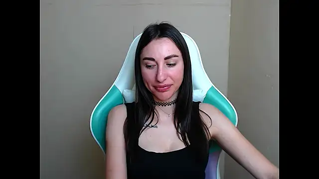 Snapshot of cammila_horn chatting on March 2026 12:01:01 PM cammila horn online show from March 2026 12:01:01 PM