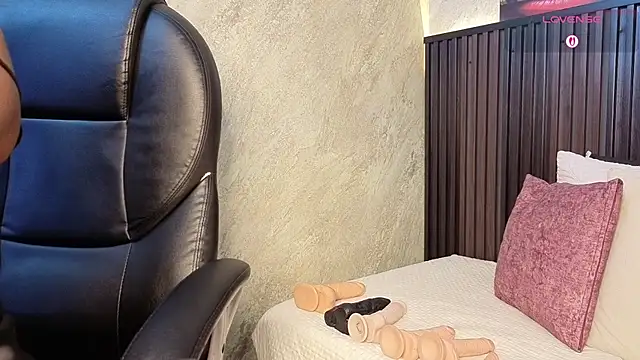 tanisha  lux online show from March 2026 04:18:02 PM