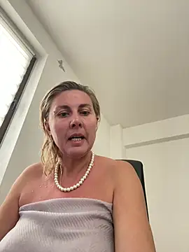 Snapshot of Amelia9798 chatting on January 2026 08:27:02 AM Amelia9798 online show from January 2026 08:27:02 AM