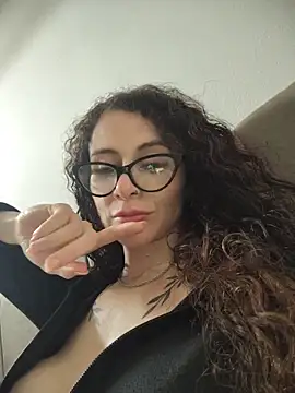 Snapshot of Nanucurlyxx chatting on May 2026 06:42:02 PM Nanucurlyxx online show from May 2026 06:42:02 PM