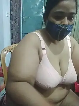 momo loves online show from April 2026 09:39:33 PM