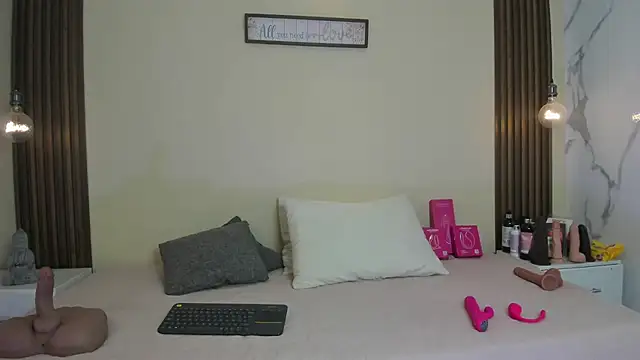 mia gold  online show from July 2026 07:07:02 PM