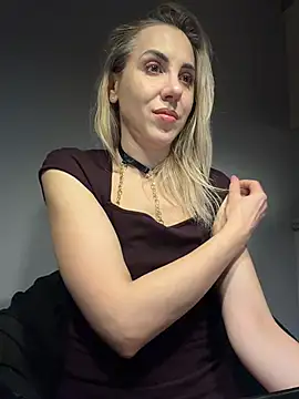 ElenaWhitmore online show from March 2026 11:33:01 PM