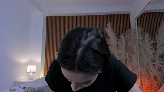 Snapshot of Violett_hott_ chatting on June 2026 01:04:01 PM Violett hott online show from June 2026 01:04:01 PM