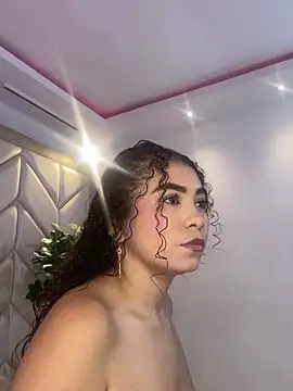 Snapshot of CamilaCastillo chatting on June 2026 12:41:02 PM CamilaCastillo online show from June 2026 12:41:02 PM