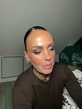 Snapshot of venustattoue chatting on June 2026 04:17:02 PM venustattoue online show from June 2026 04:17:02 PM