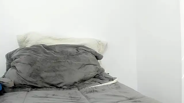 Sarah sumemers online show from April 2026 08:18:01 PM