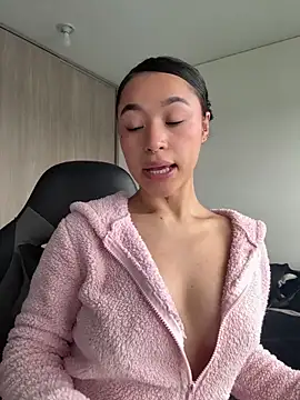 Snapshot of crystal_dlun chatting on February 2026 03:59:01 PM crystal dlun online show from February 2026 03:59:01 PM