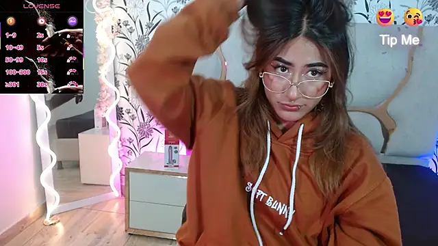 Snapshot of Livglow_tay chatting on January 2026 03:12:02 AM Livglow tay online show from January 2026 03:12:02 AM