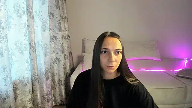 AnnaMized online show from April 2026 12:00:02 AM