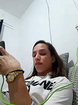 ofjuliaa online show from March 2026 04:01:01 AM