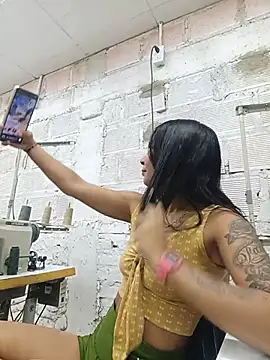 Snapshot of chikivivi- chatting on June 2026 01:57:02 PM chikivivi- online show from June 2026 01:57:02 PM