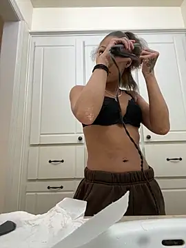 Snapshot of Tamiii420 chatting on March 2026 04:01:01 PM Tamiii420 online show from March 2026 04:01:01 PM