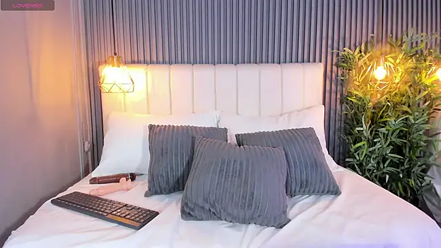 LunaKarther online show from February 2026 10:08:02 AM