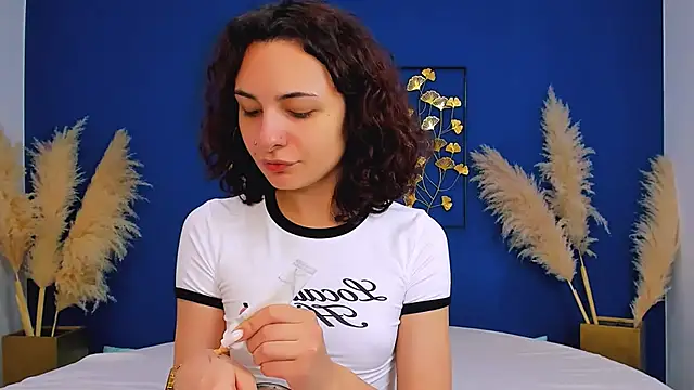 Snapshot of RIANA_SI chatting on January 2026 05:37:01 PM RIANA SI online show from January 2026 05:37:01 PM