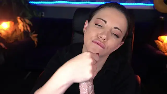 Snapshot of Dafni_Monn chatting on November 2025 01:47:02 PM Dafni Monn online show from November 2025 01:47:02 PM