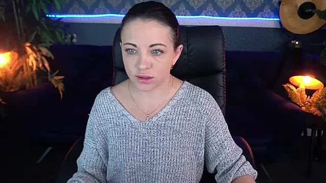 Snapshot of Dafni_Monn chatting on November 2025 01:47:02 PM Dafni Monn online show from November 2025 01:47:02 PM