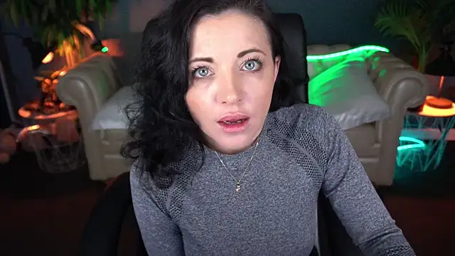 Dafni Monn online show from April 2026 05:52:01 AM