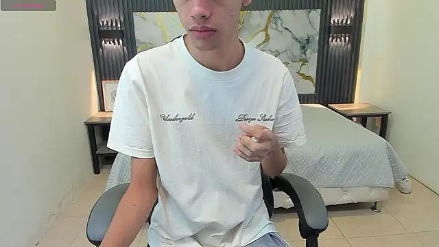 Snapshot of Dark_Desiree18 chatting on February 2026 12:00:01 PM Dark Desiree18 online show from February 2026 12:00:01 PM