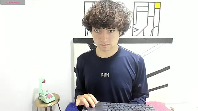 SHAW FROSTE online show from January 2026 10:46:02 PM