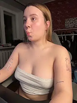 AnnaSeint online show from April 2026 06:49:02 PM