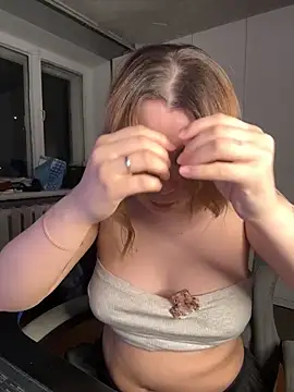 AnnaSeint online show from April 2026 08:21:01 PM