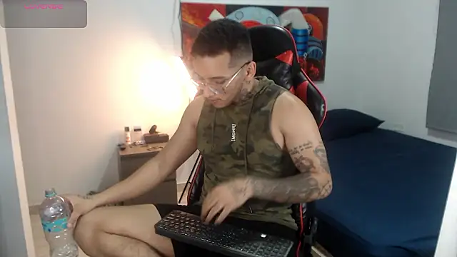 EvanVelvet online show from February 2026 01:11:01 AM