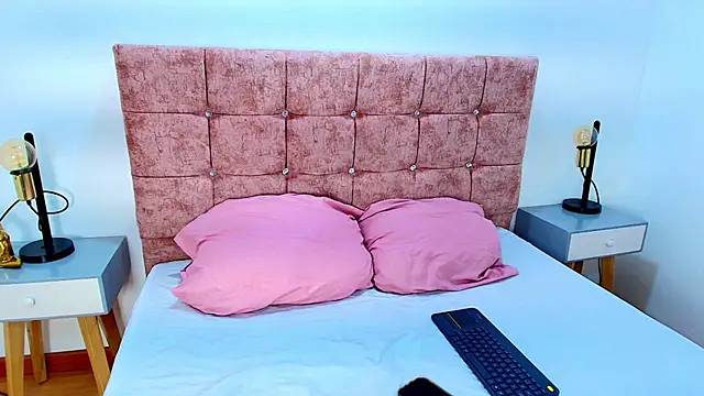 Snapshot of Veronica_Wins_ chatting on January 2026 07:08:02 PM Veronica Wins online show from January 2026 07:08:02 PM