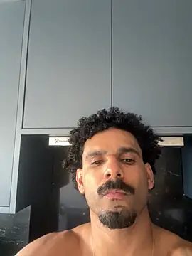 Gustavo17model online show from January 2026 07:27:01 PM