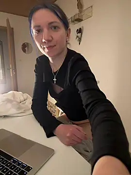 Snapshot of Marina_und_Jayden chatting on February 2026 10:09:01 PM Marina und Jayden online show from February 2026 10:09:01 PM