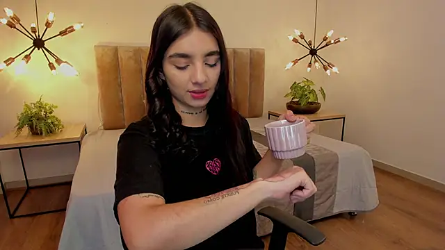 Abriil cutee online show from March 2026 11:03:01 AM