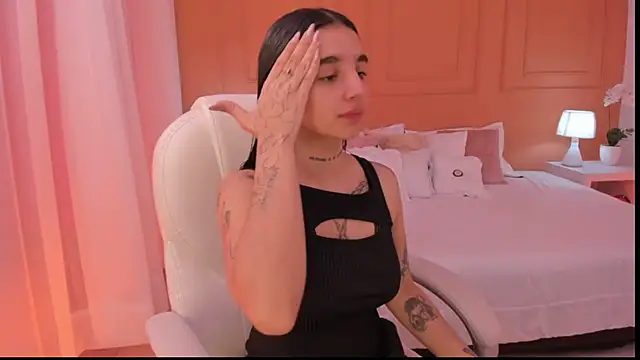 Abriil cutee online show from June 2026 01:09:02 PM
