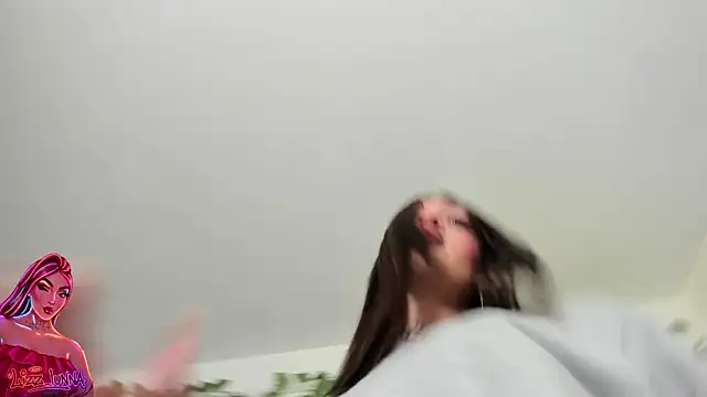 lizz lunna online show from April 2026 12:05:01 AM