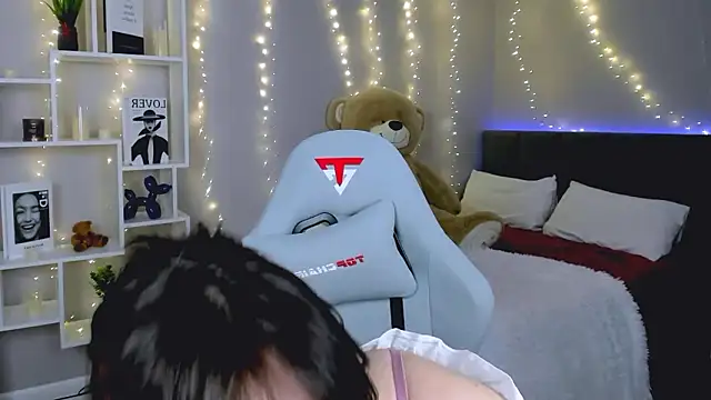 KikaOsterman online show from February 2026 12:15:02 PM