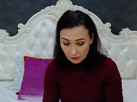 VeraNoir online show from February 2026 12:19:01 PM