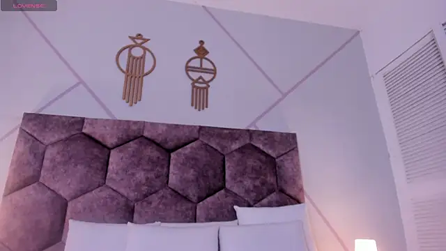 emily nova  online show from April 2026 12:02:01 PM