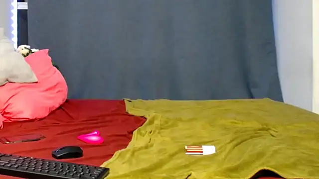 FifiBae1 online show from April 2026 02:04:02 AM