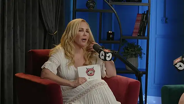 hollyrandall online show from April 2026 09:39:33 PM