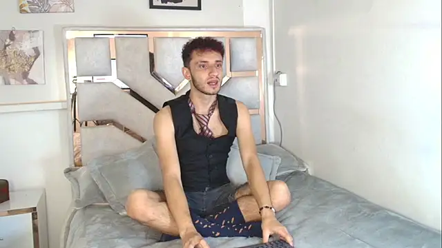 Snapshot of Curlystartt chatting on January 2026 12:33:02 PM Curlystartt online show from January 2026 12:33:02 PM